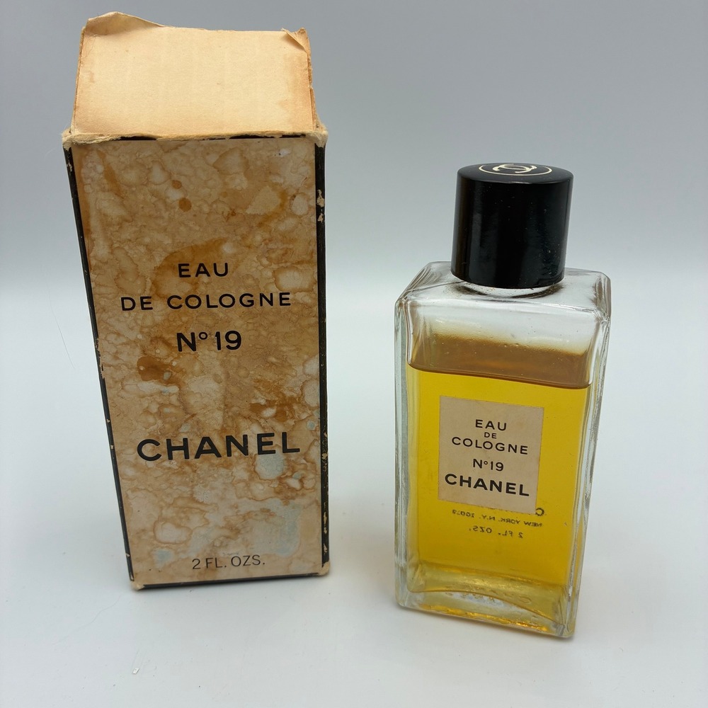 Vintage Chanel No 19 Eau de Cologne 2 Fl Oz Splash Bottle with Original Box 80%